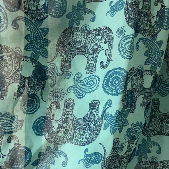 ⭐️⭐️Red Camel sheer tank top - size Small - navy and green elephants and paisley - Picture 2 of 7